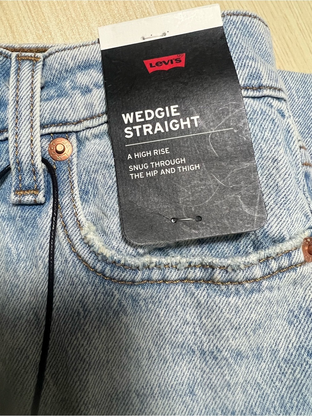 Levi’s Wedgie Straight Distressed Jeans NWT Light Wash 25x26 - Picture 4 of 8